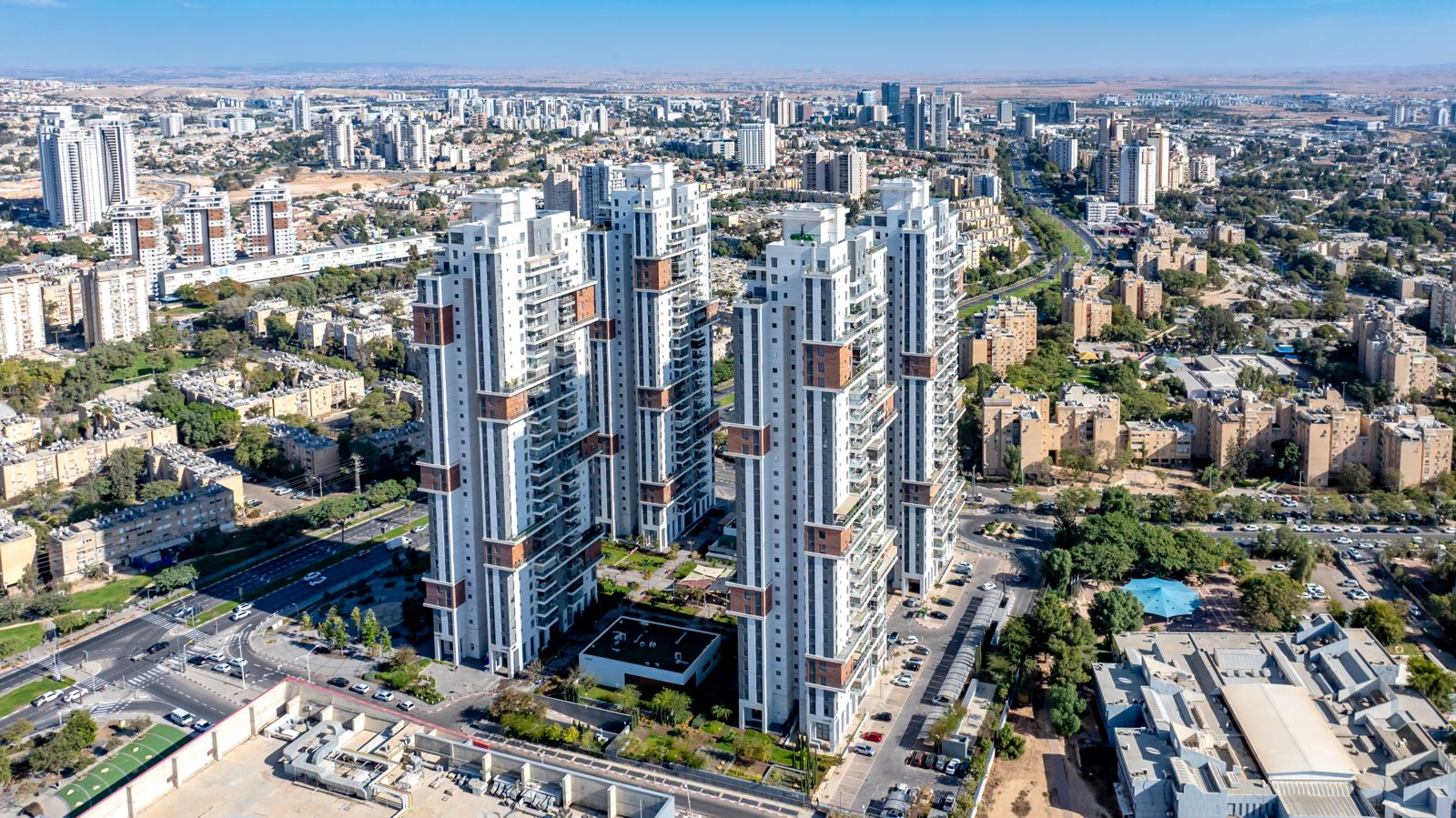 חזית הבניין